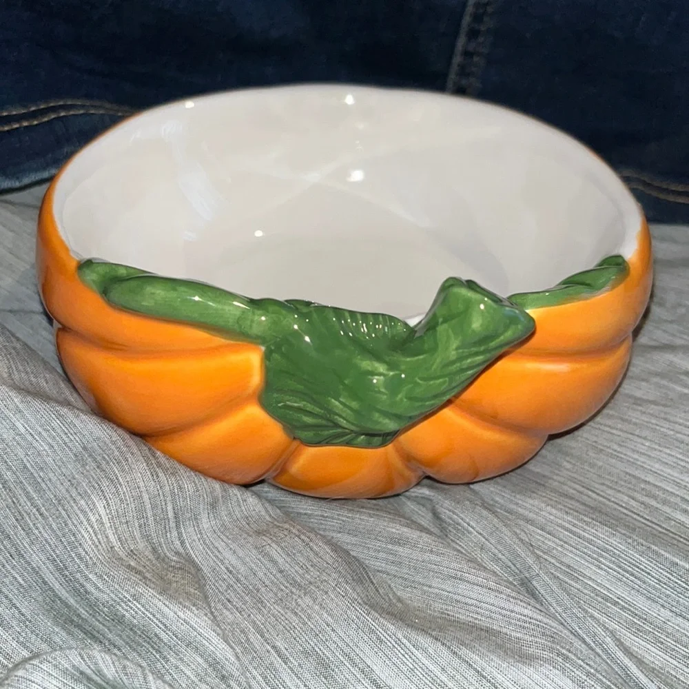 Papel Freelance CS ceramic pumpkin dish